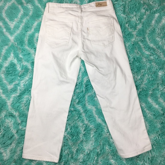 Levi’s White Demi Curve Capris - Picture 2 of 4